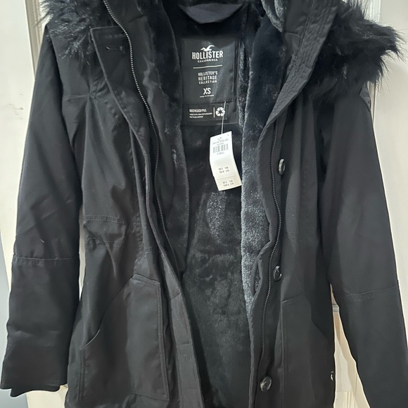 Hollister winter jacket - Picture 4 of 8